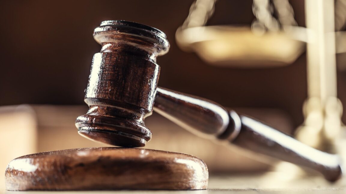 정부 시스템 계정 탈취와 소셜 미디어 과시: 보안 불감증이 초래한 법적 파장