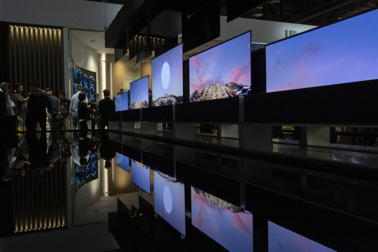 2026년 OLED 시장 정체: 메모리 가격 인상이 초래한 스마트폰 공급망의 변화