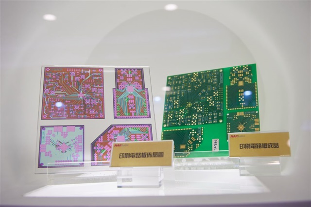 AI PCB 공급망 병목 현상: T-글라스 소재 전환과 에너지 비용 상승에 따른 제조 마진 압박 심화