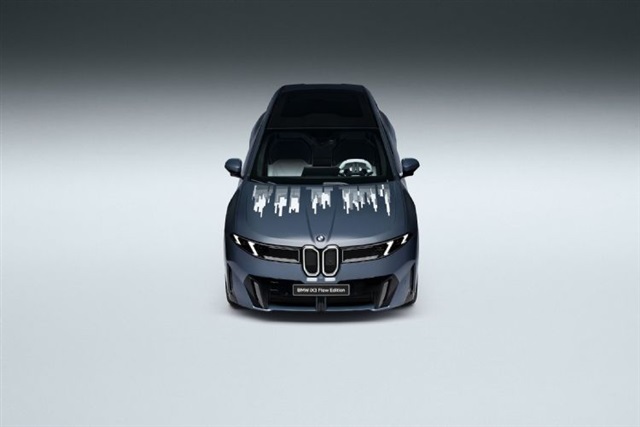 BMW iX3 플로우: E Ink Prism 기술의 상용 양산 시대와 자동차 외장 혁신