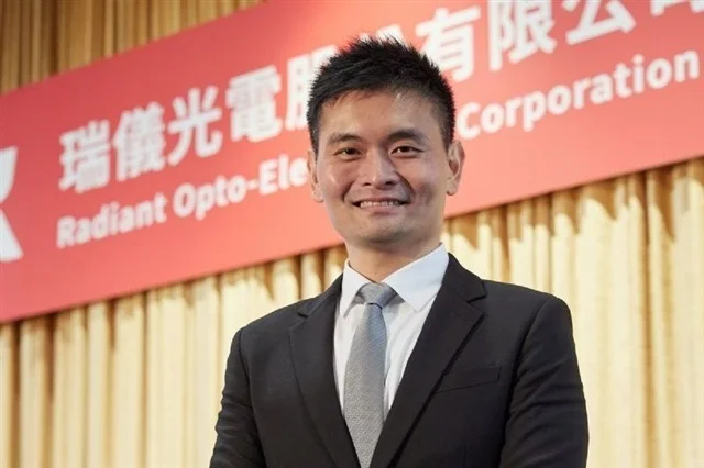 애플의 OLED 전환과 백라이트 업계의 위기: 2027년 임계점 도래