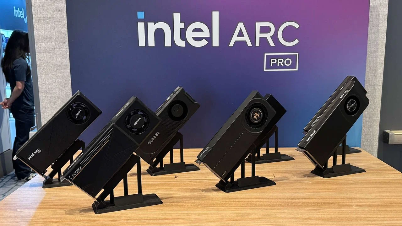 인텔 아크 프로 B70 분석: 32GB VRAM 탑재와 레이 트레이싱의 기술적 우위