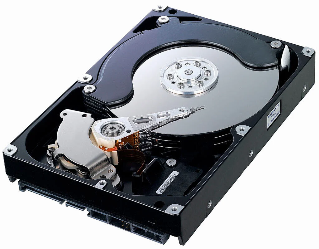 AI 데이터센터 수요 폭증: HDD 및 SSD 품귀 현상 속 5년 장기 공급 계약 확산
