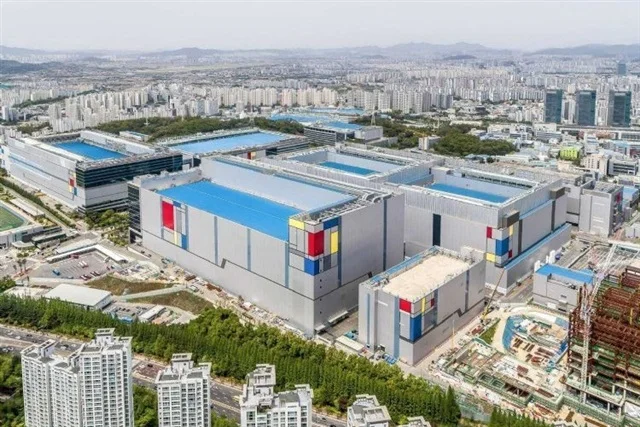 삼성전자, HBM4 주도권 탈환 위한 2027 로드맵 가속화: AI 추론 시장의 구조적 변곡점 분석