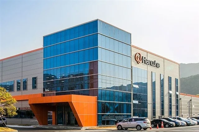 [단독 분석] 한화세미텍, 스페이스X 네트워킹 칩 양산을 위한 FO-PLP 첨단 패키징 장비 공급 체계 가동