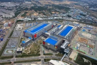 Samsung Foundry's Strategic Rebound: Synergizing 4nm Nodes with HBM4 for the AI Hardware Era