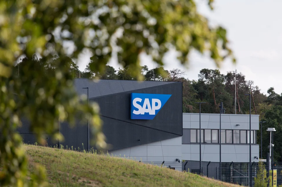SAP, '자율 기업' 비전 선포: AI 에이전트 '줄(Joule)'을 전사적 운영의 중심 인터페이스로 격상