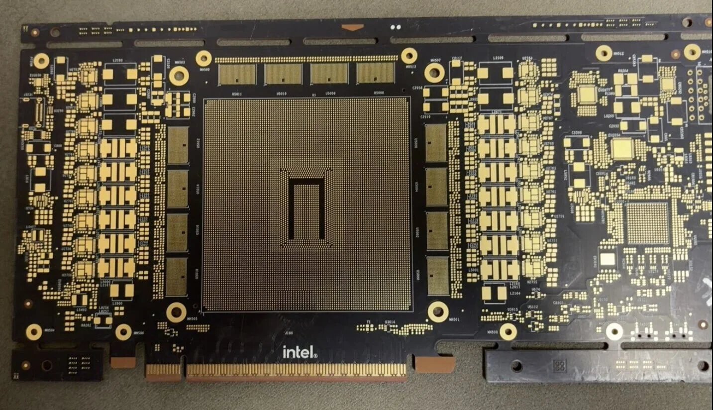 인텔 ‘크레센트 아일랜드’ 유출: Xe3P GPU 아키텍처 및 160GB LPDDR5X, 16핀 전원부 탑재