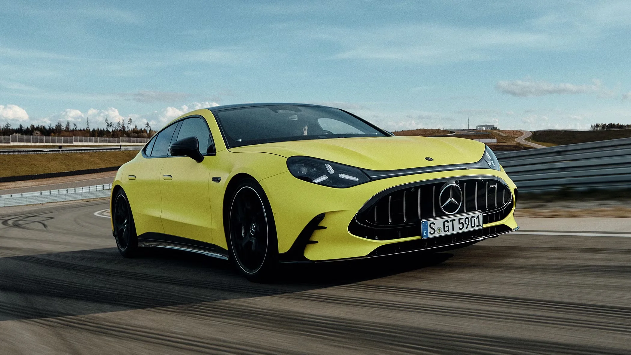 메르세데스-AMG GT 4도어 EV, '지속 가능 초고성능'으로 테슬라 플래드에 도전장