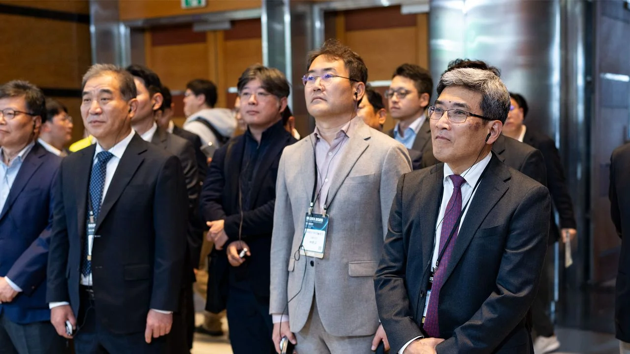 지정학적 요충지인 호르무즈 해협의 긴장 고조로 인해 반도체 제조의 혈액이라 불리는 '무수 불화수소(Anhydrous Hydrogen Fluori...