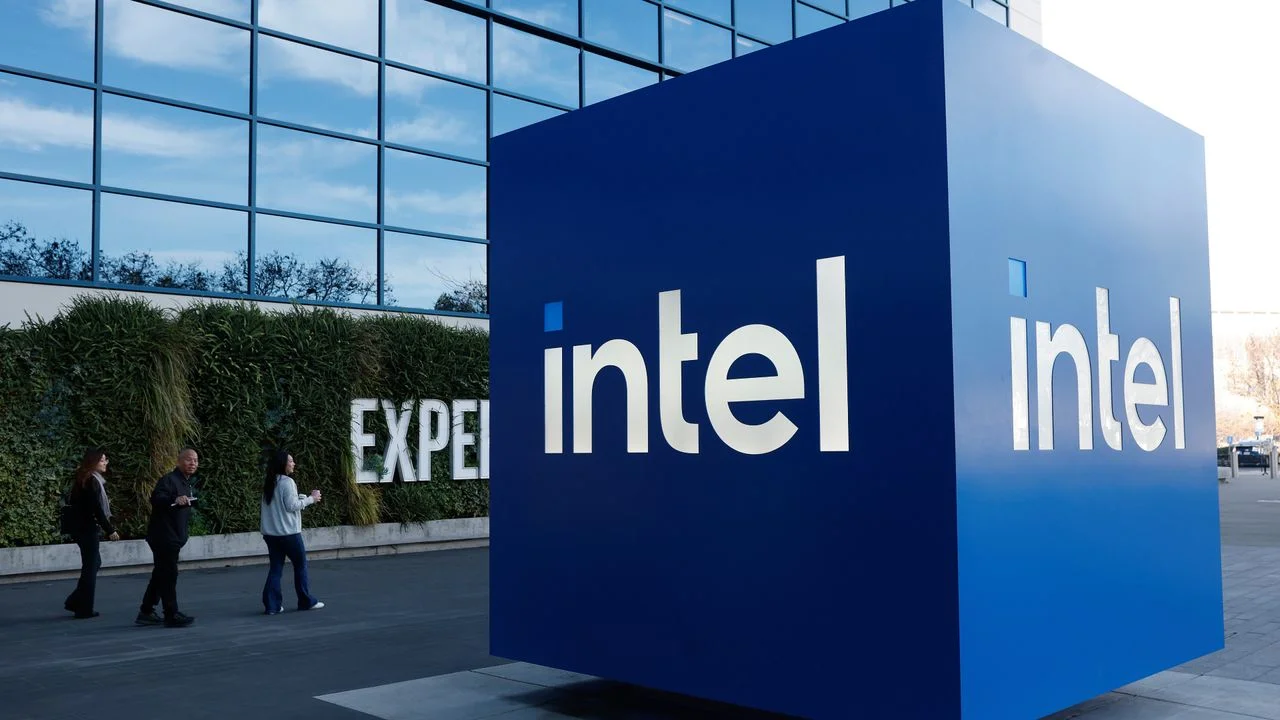 인텔, '크레센트 아일랜드' AI GPU로 HBM 공급 대란 정면 돌파... 160GB LPDDR5X 탑재 PCB 유출